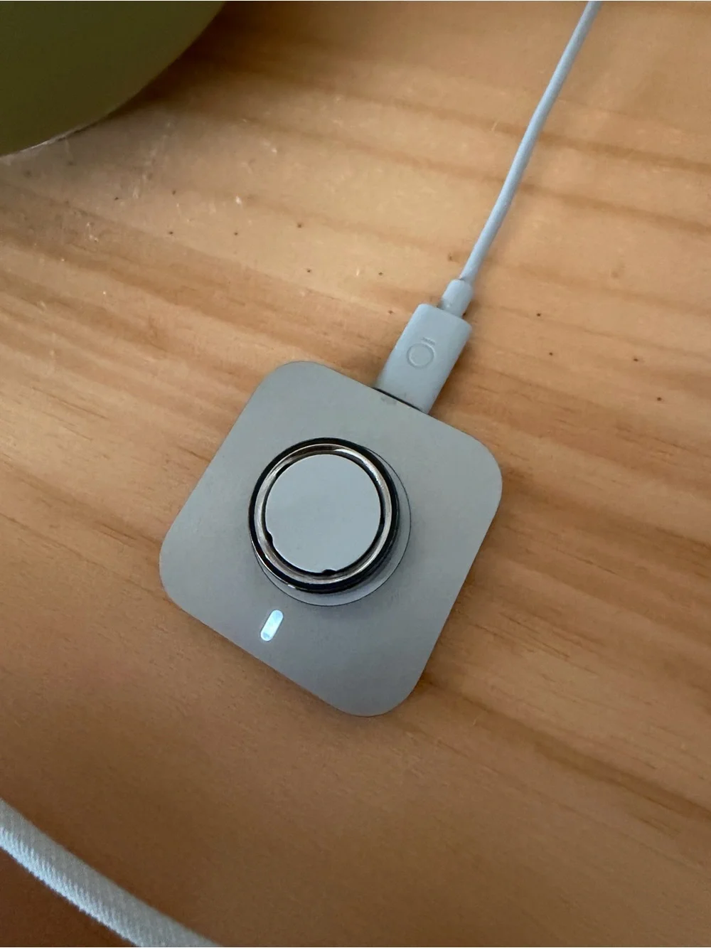 Oura Gen4 Ring with Magnetic Wired Charger Pad in Silver